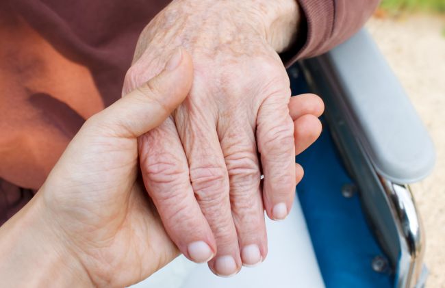 mujer-inflamacion-mano 