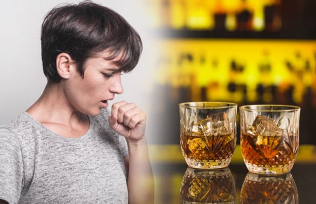 mujer-tosiendo-vasos-wisky