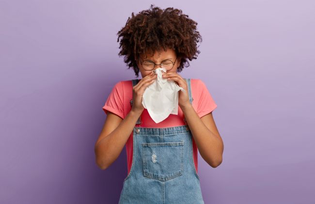 mujer-estornudo