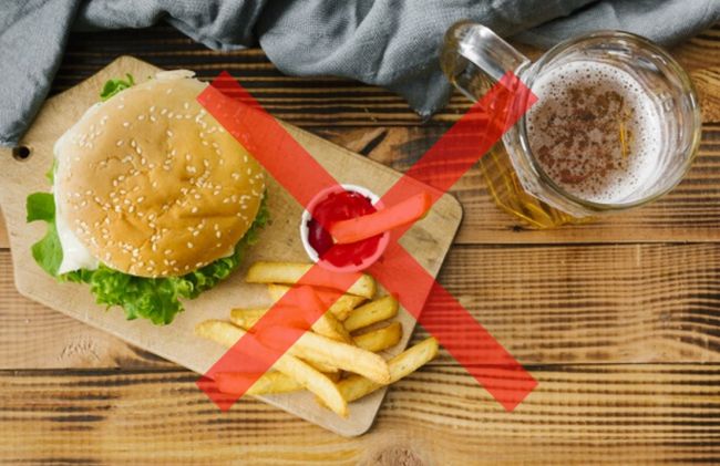 hamburguesas-papas-fritas-cerveza