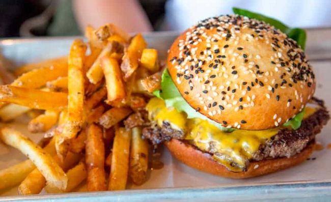 hamburguesa-completa-papas-fritas