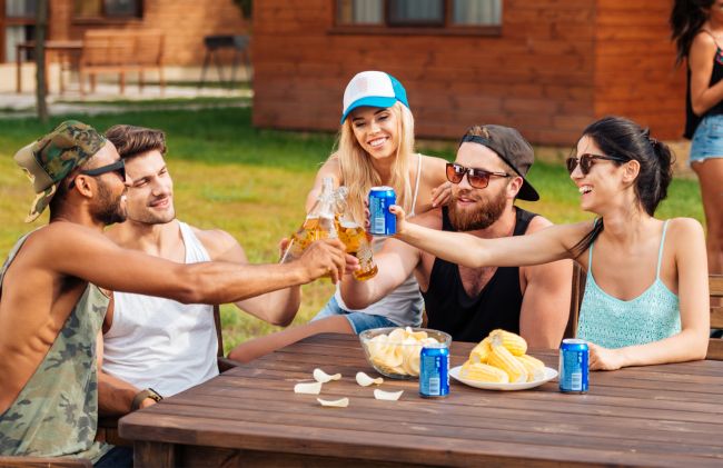 jovenes-hombres-mujeres