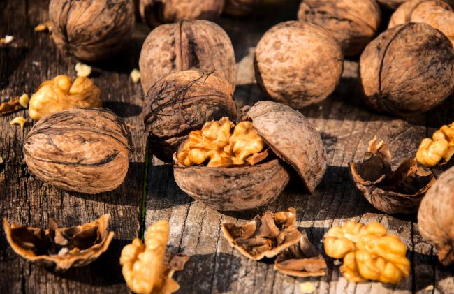 nueces-enteras-mitades