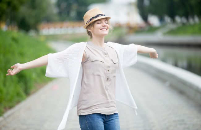 mujer-delgada-respirando