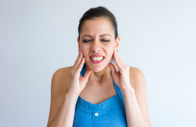 mujer-dolor-mandibula