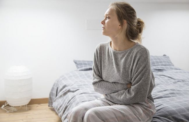 mujer-dolor-abdomen
