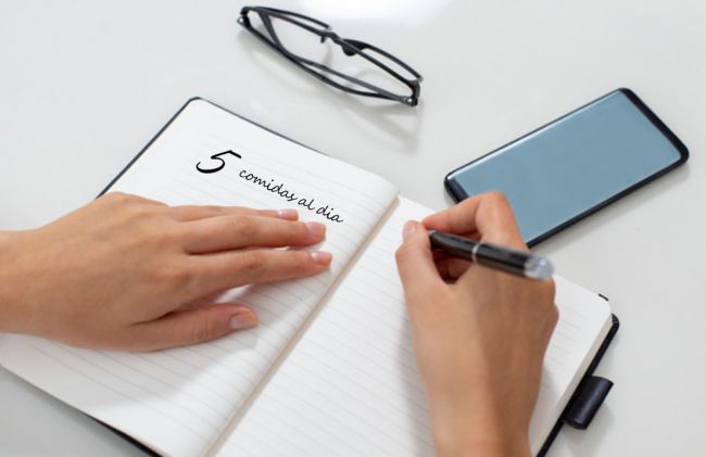 cuaderno-telefono-lentes