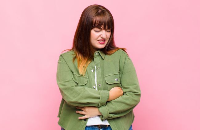 mujer-dolor-abdomen