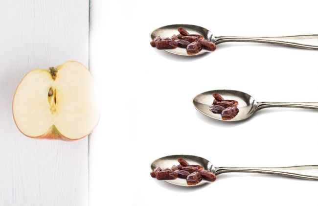 media-manzana-dos-cucharadas-media-pasas-uva