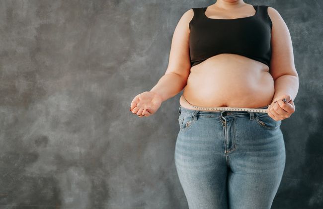 mujer-abdomen-hinchado