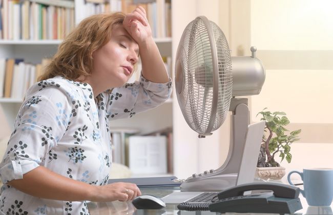 mujer-adulta-transpirando