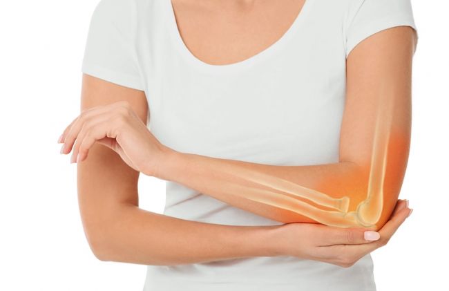 mujer-articulacion-inflamada