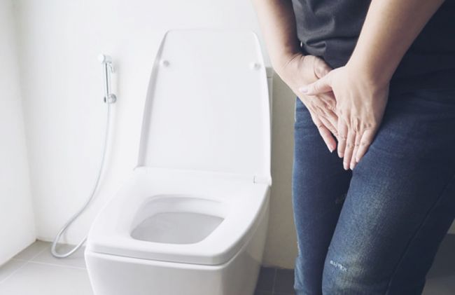 mujer-banio-dolor-pelvis