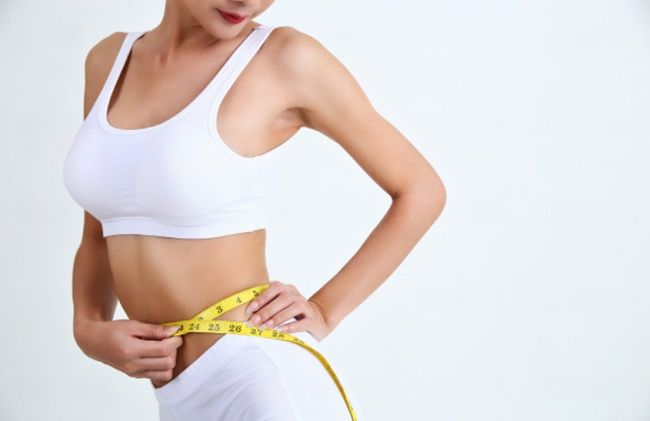 mujer-midiendo-cintura
