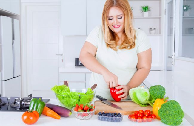 mujer-alimentos-vegetales