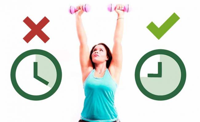 mujer-levantando-pesas