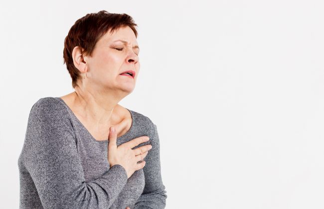 mujer-dolor-pecho