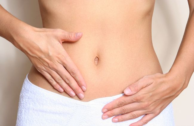 mujer-tocando-abdomen