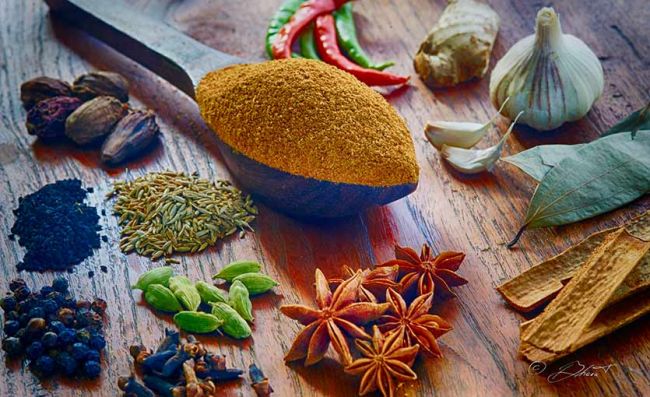 anis-estrellado-aji-rojo-verde-nuez-moscada-ajo-pimienta-canela-semillas-hinojo