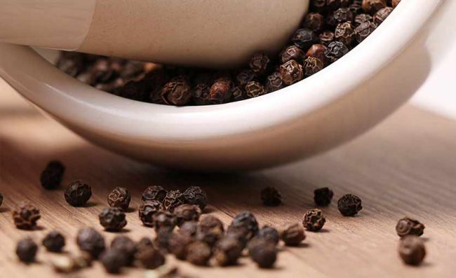 molienda-granos-pimienta-negra