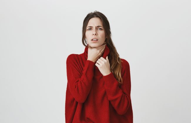 mujer-dolor-garganta