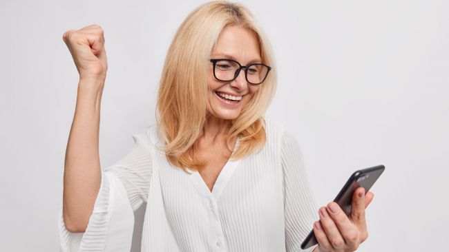 mujer-pantalla-celular