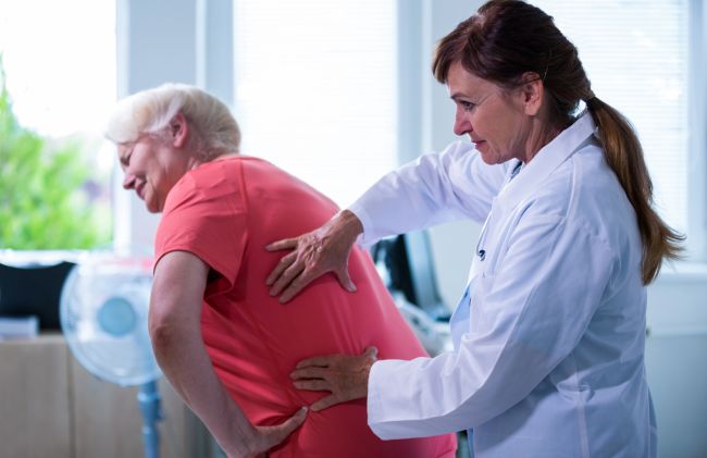mujer-dolor-espalda-medica