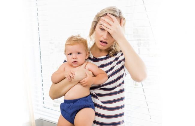 mujer-cansada-bebe