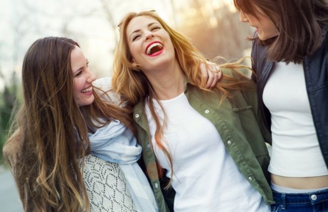 mujeres-riendo